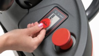 Il controllo dell'accesso ai veicoli per il sistema di gestione flotta Linde connect Controllo dell'accesso ai veicoli per i carrelli commissionatori N20 di Linde Material Handling