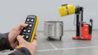 Video sulla movimentazione dei fusti con comando a distanza Video sulla movimentazione dei fusti con comando a distanza